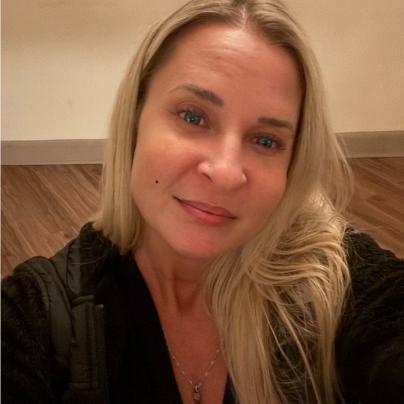 Meet your Posher, Sarah - Picture 2 of 9